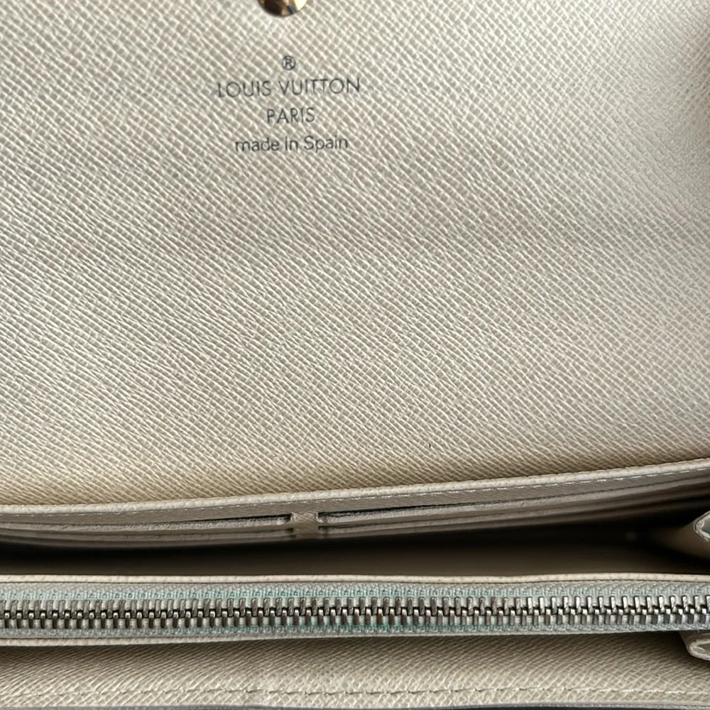 Louis Vuitton Damier Azur Sarah Wallet - Picture 13 of 13
